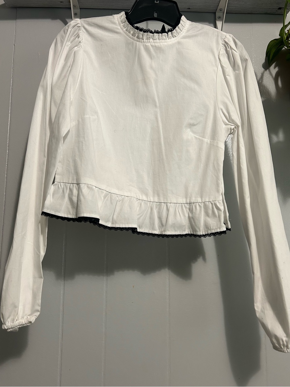 H&M White Long-Sleeve Ruffle-Hem Blouse with Black Trim